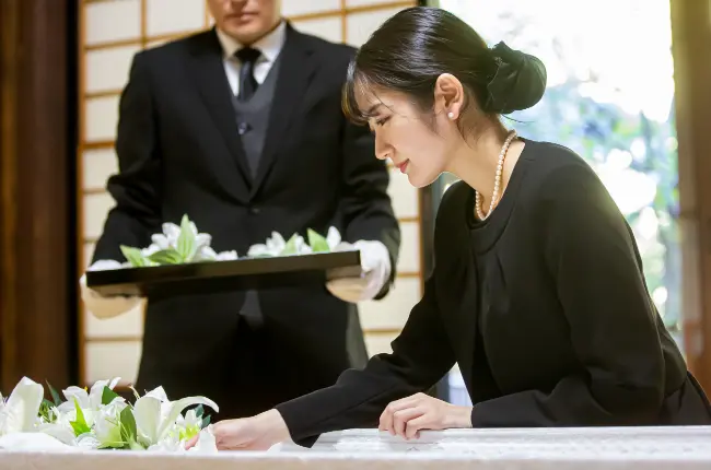 豪華な祭壇より、住み慣れたお部屋で。<br>家族だけで静かに見送る「札幌の小さな自宅葬」